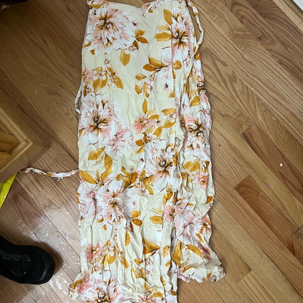 Hawaiian faux wrap skirt, with slip. Size XS